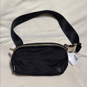 lululemon athletica Black.  Everywhere, belt bag velour. NWT